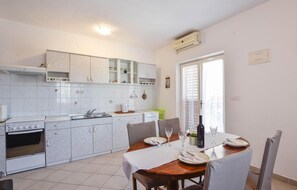 Fridge, oven, dishwasher, cookware/dishes/utensils