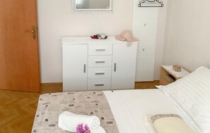 1 bedroom, travel cot, free WiFi