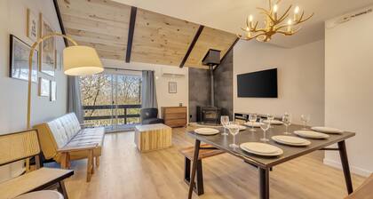 Modern Townhouse, everything brand new, Pool, Ski in/Ski out, Camelback SkiArea.