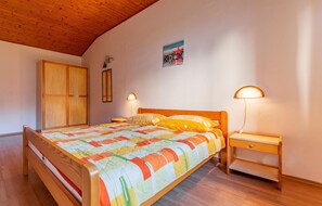 2 bedrooms, free WiFi, bed sheets - Stunning home in Banjole with kitchen (Banjole)