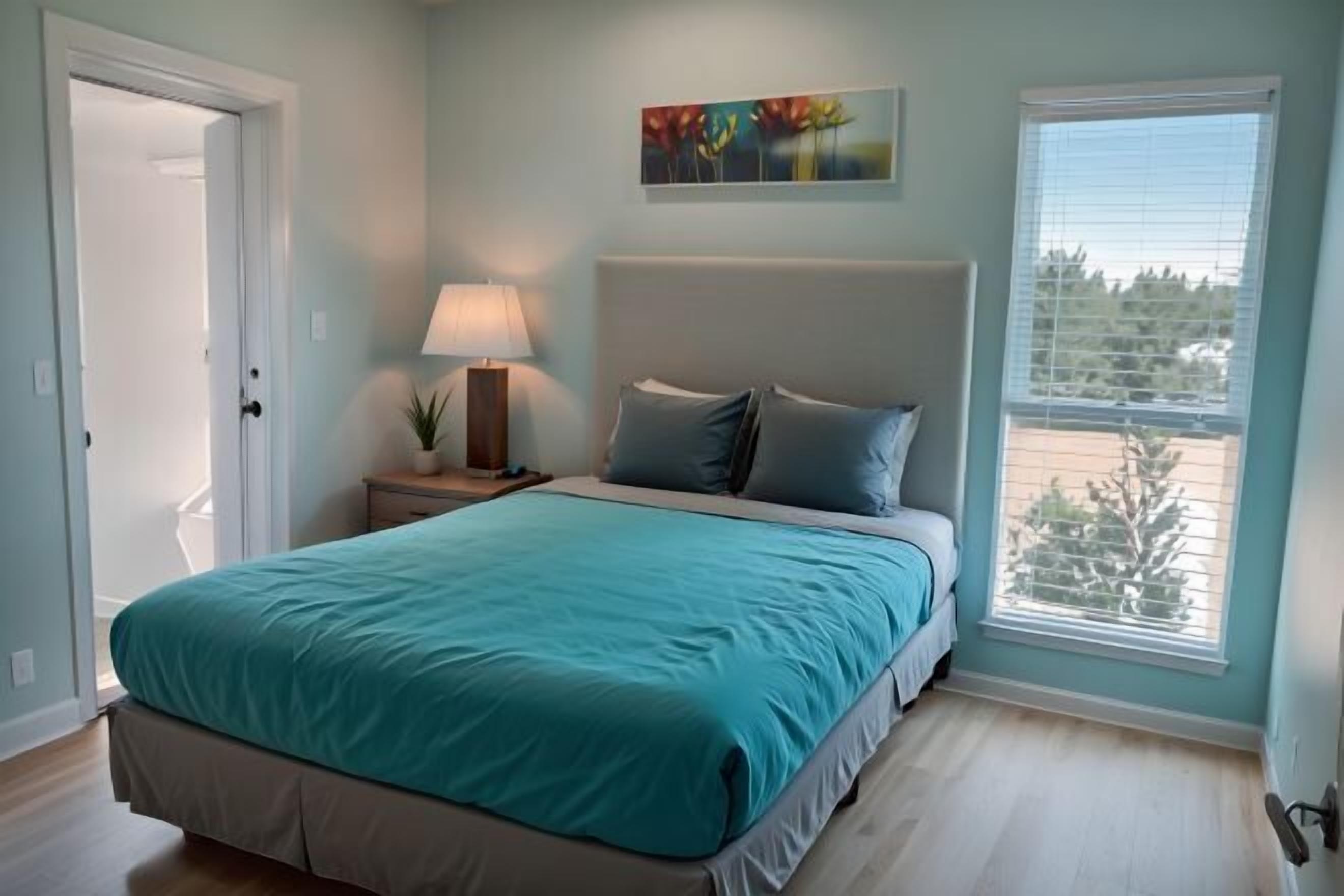 Premium bedding, individually decorated, individually furnished, desk