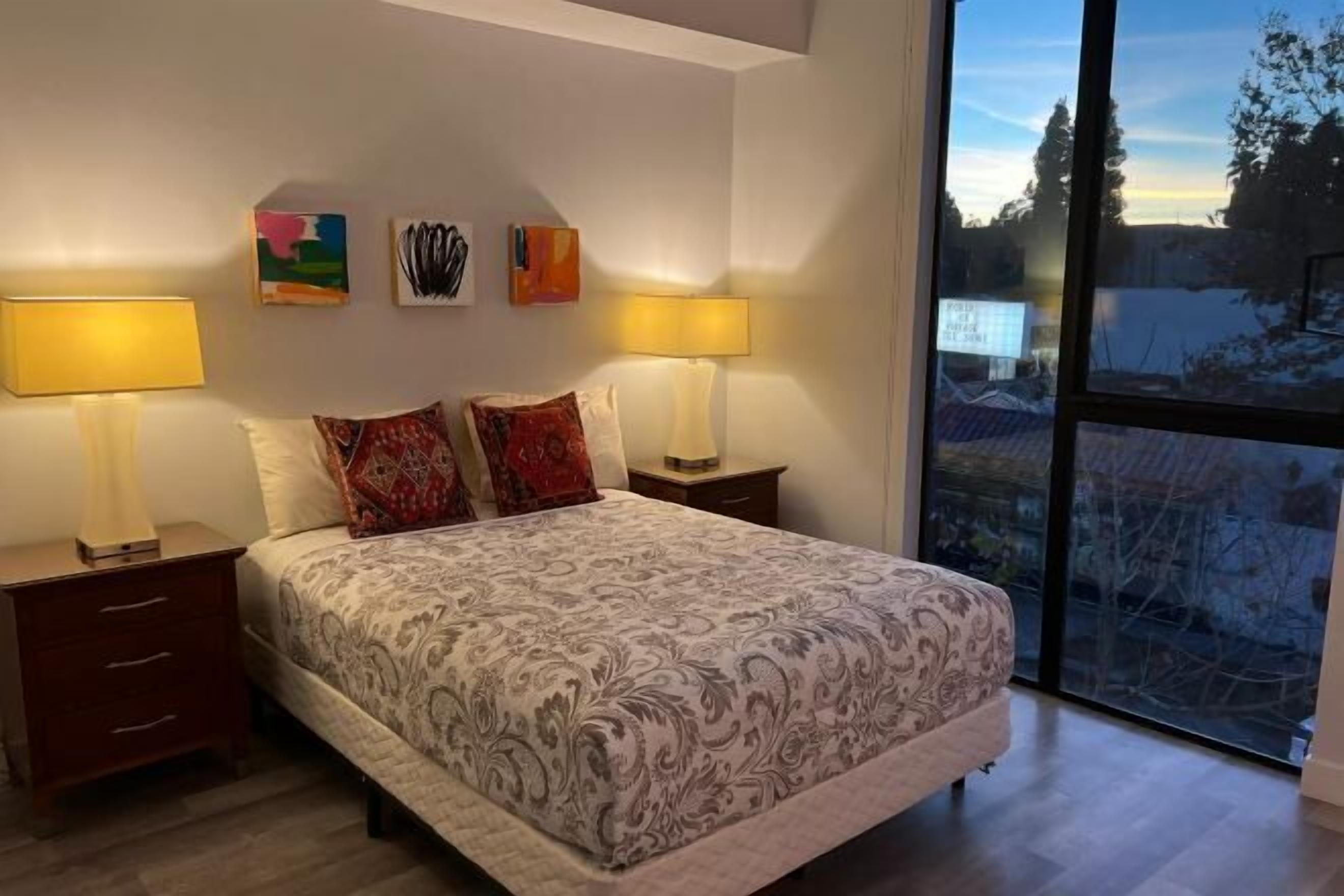 Premium bedding, individually decorated, individually furnished, desk