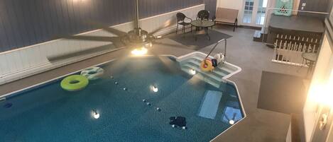 Una piscina techada, una piscina climatizada