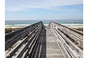 Beach nearby, sun-loungers, beach towels