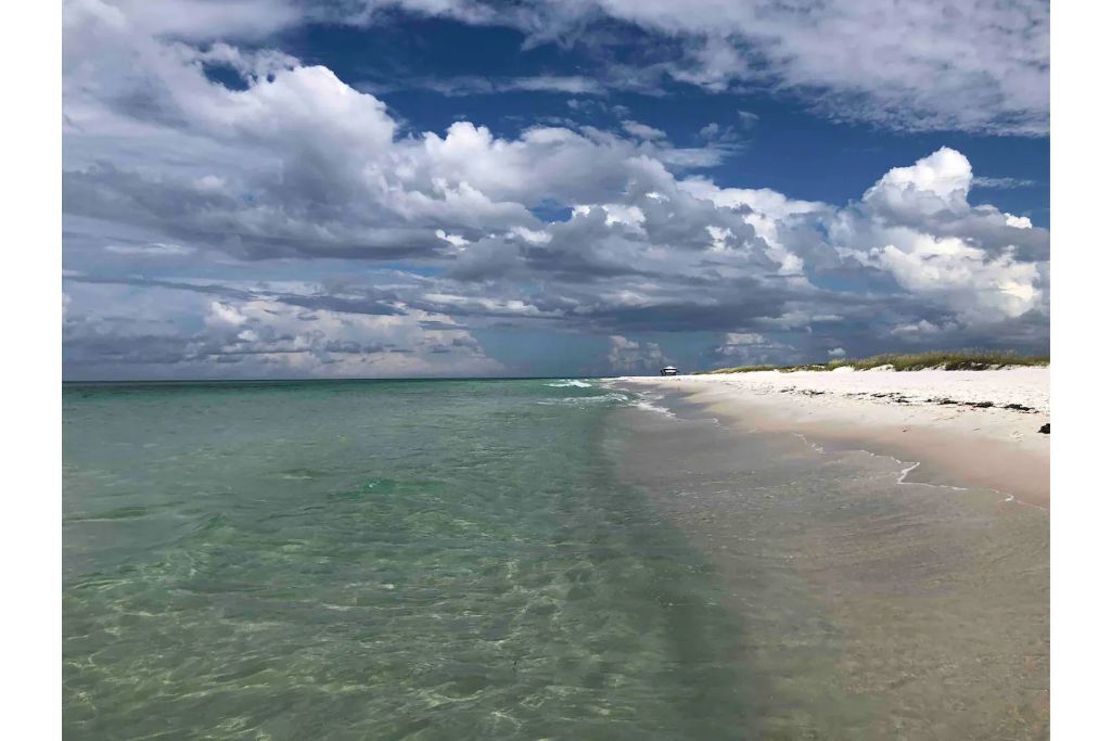 Beach nearby, sun loungers, beach towels