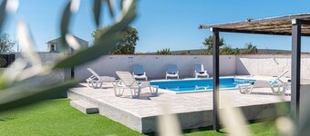 Nice home in Sedramic with outdoor swimming pool
