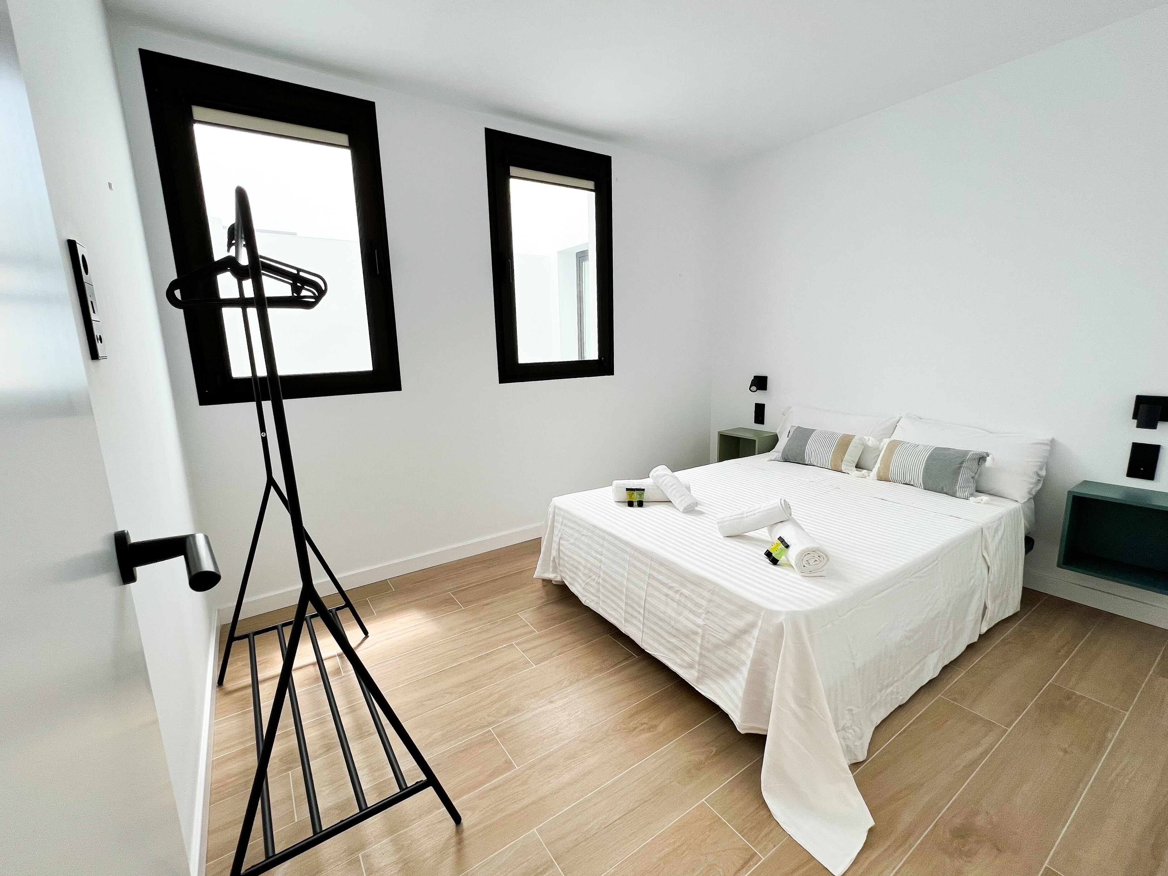 2 bedrooms, desk, iron/ironing board, travel crib