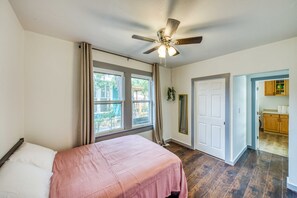 2 室のベッドルーム、アイロン / アイロン台、WiFi (無料)、ベッドシーツ