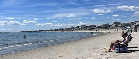 Una spiaggia nelle vicinanze