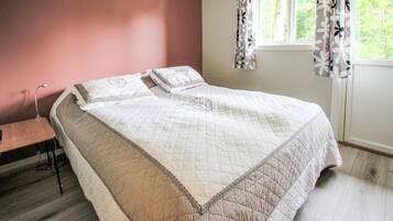 2 quartos, berço de viagem, Wi-Fi de cortesia, roupa de cama