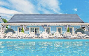 Outdoor pool, pool loungers