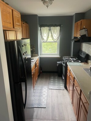 Refrigerador, microondas, horno y parrilla de estufa 