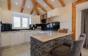 Kühlschrank, Ofen, Herdplatte, Geschirrspüler