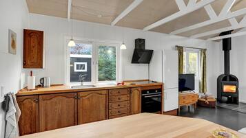 Geladeira, fogão, cooktop, cafeteira/chaleira