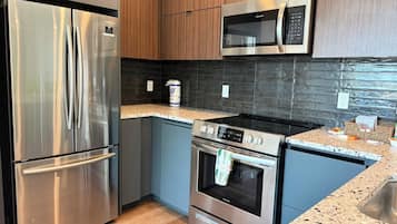 Deluxe Apartment, 1 Bedroom | Private kitchen