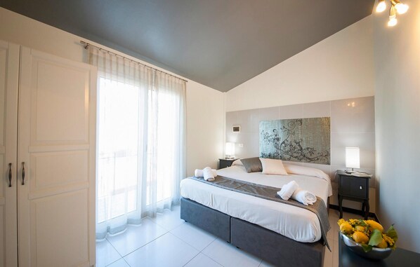 1 bedroom, bed sheets