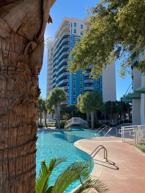 Innendørsbasseng og utendørsbasseng