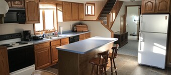 Country Home Close to Town with WiFi