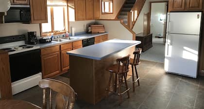 Country Home Close to Town with WiFi