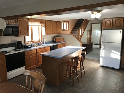 Country Home Close to Town with WiFi