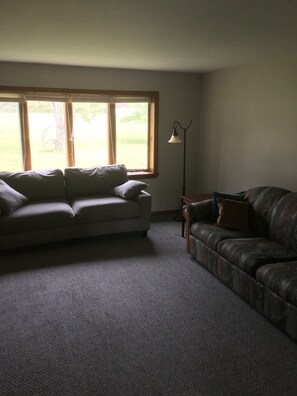 Smart TV - Country Home Close to Town with WiFi (Atlantic Mine)
