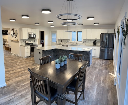 Newly Renovated 5-Bedroom Home Near Lambeau Field with indoor pool.