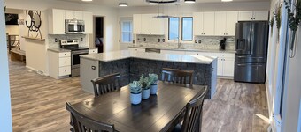 Newly Renovated 5-Bedroom Home Near Lambeau Field with indoor pool.