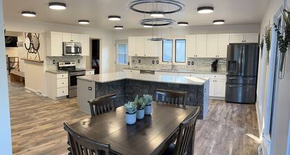 Newly Renovated 5-Bedroom Home Near Lambeau Field with indoor pool.