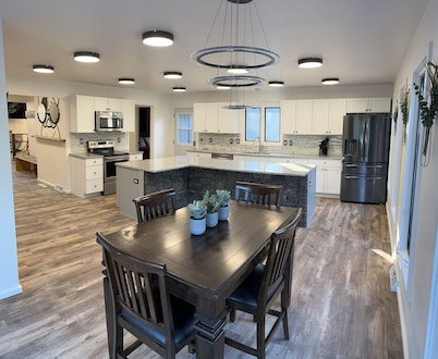 Newly Renovated 5-Bedroom Home Near Lambeau Field with indoor pool.