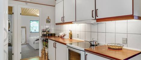 Stovetop, dishwasher, coffee/tea maker