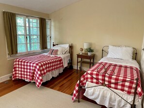 2 bedrooms, desk, free WiFi, bed sheets