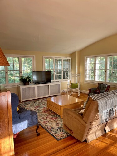 South of Grand Carriage House- minutes from downtown Des Moines