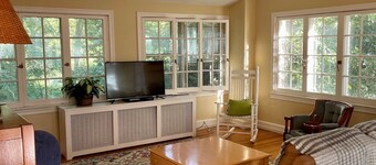 South of Grand Carriage House- minutes from downtown Des Moines