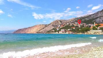 Una spiaggia nelle vicinanze, pesca