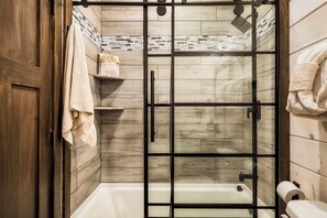 Combined shower/bathtub, towels, soap, shampoo - Chalet Village Luxury Cabin! INSANE Views,4 King Beds,Theater,Hot Tub,Game Room! (Gatlinburg)