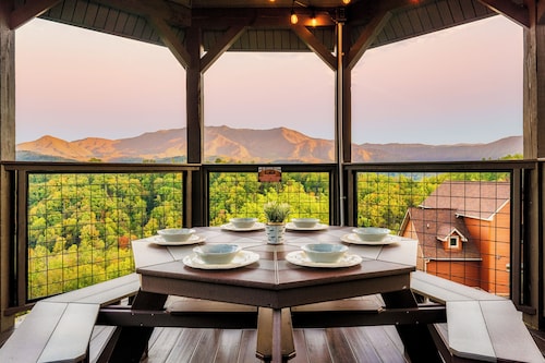 Chalet Village Luxury Cabin! INSANE Views,4 King Beds,Theater,Hot Tub,Game Room!