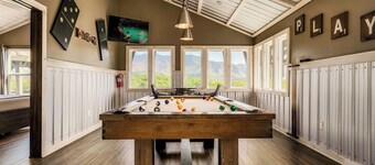 Chalet Village Luxury Cabin! INSANE Views,4 King Beds,Theater,Hot Tub,Game Room!