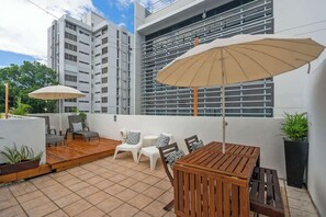 Outdoor dining - 2BR w/ Fast Wi-Fi, and Private Terrace (San Juan)