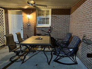 Outdoor dining - Private Guest Quarters with Loft, 3 blocks to Ocean (Surfside Beach)