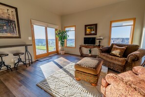 Smart-TV, peis, fotballspill og bordtennis