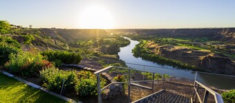 Canyon Rim Home - Heated Pool, Hot Tub, Game Room