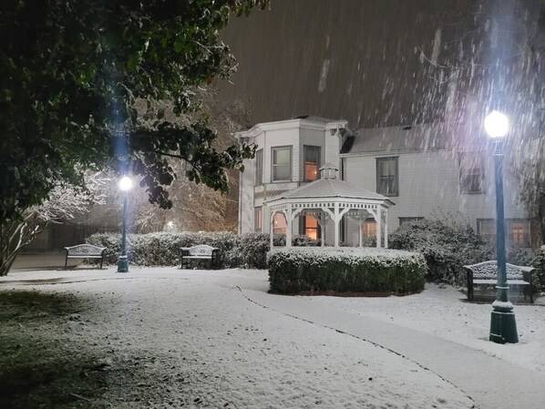 Exterior - Hawthorne Inn (Versailles)