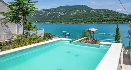 Impresionante casa en Ston con sauna