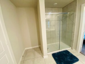 Ensemble baignoire-douche