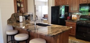 Fridge, microwave, oven, stovetop - **Stunning! RedRock Beauty  **30 day minimum stay * Sedona Golf Resort *Sleeps 5 (Sedona)