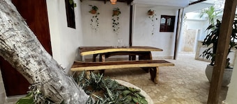5br old city picusi AC hot water
