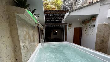 Bañera de hidromasaje exterior