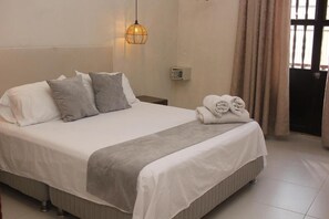 5 chambres, coffres-forts dans les chambres, fer et planche Ă repasser