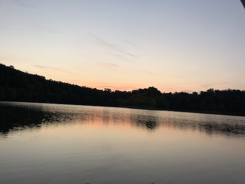 Cozy 2-bedroom lake front property