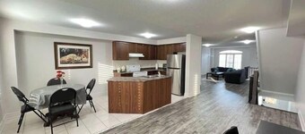 Beautiful 3 bedroom & 3-bathroom vacation home near Toronto Pearson Airport